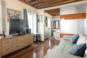 Komffy Waterfront Studio w/King Bed & Free Parking